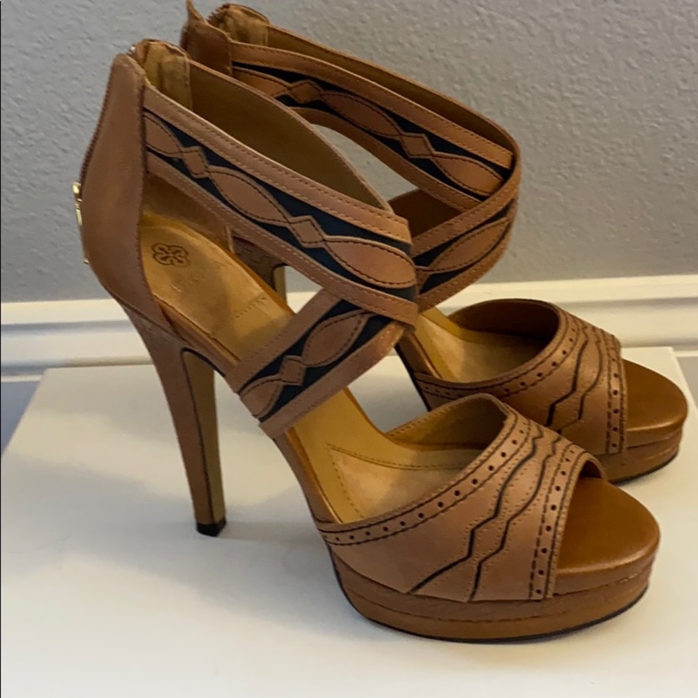 Isola Black and Tan heels